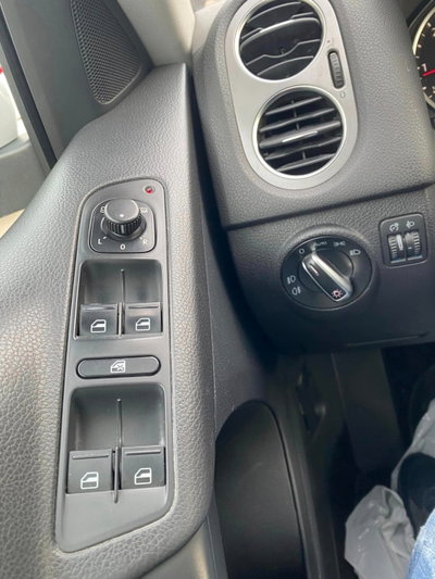 Volkswagen Tiguan 2.0 TDI 140 CV 4MOTION Sport & Style (8)