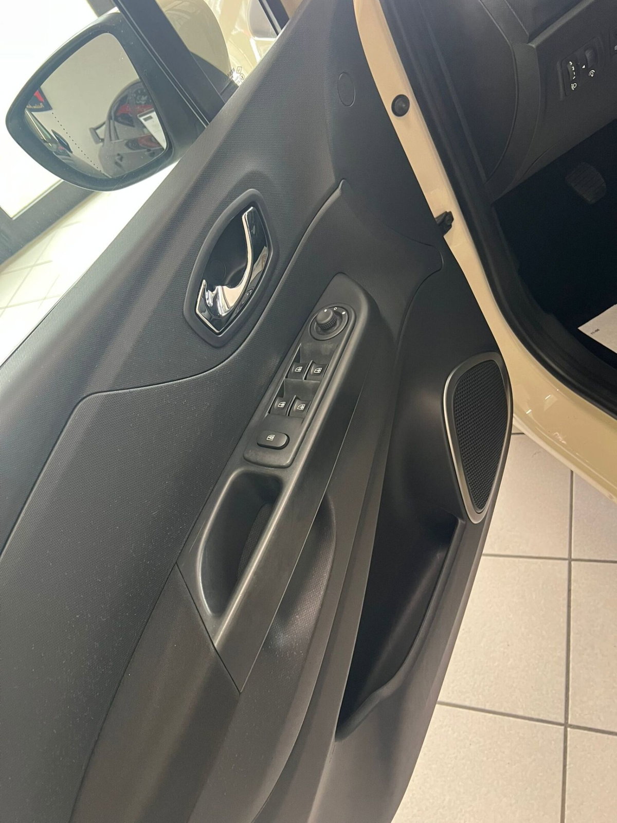 Renault Captur 1.5 dCi 8V 90 CV EDC Energy R-Link (13)