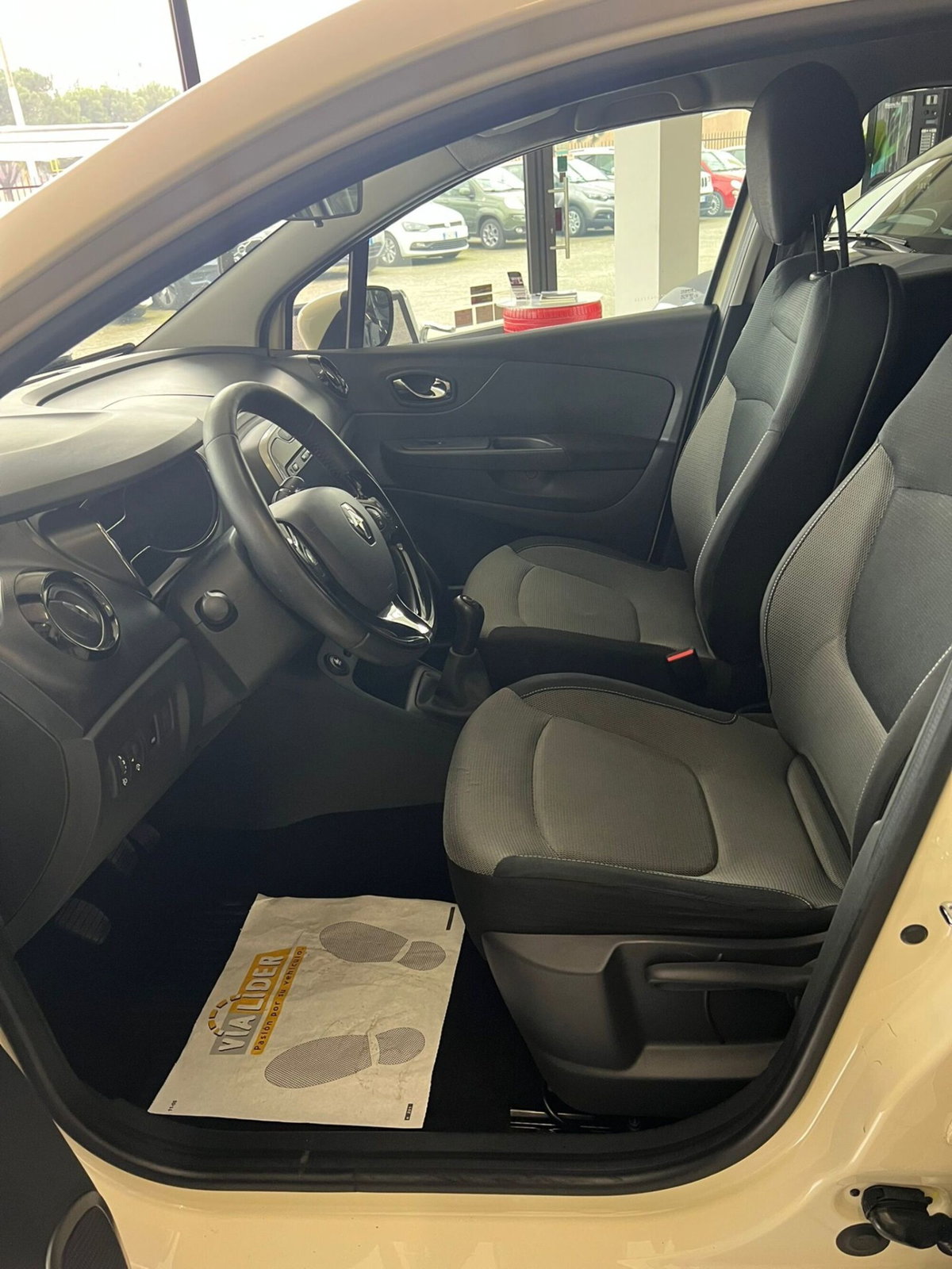 Renault Captur 1.5 dCi 8V 90 CV EDC Energy R-Link (15)