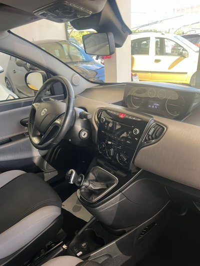 Lancia Ypsilon 1.2 69 CV 5 porte Platinum (9)