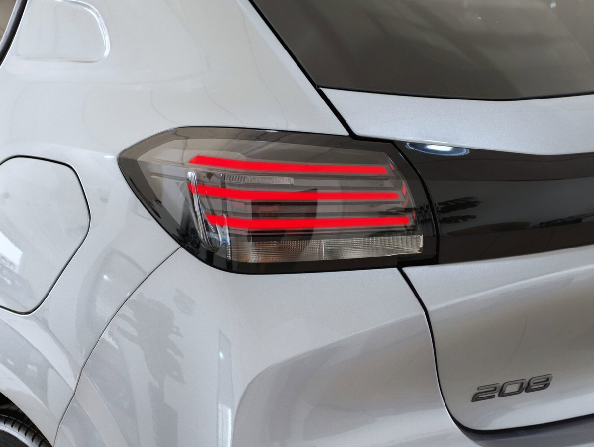 Peugeot 208 PureTech 100 Stop&Start 5 porte Allure (10)