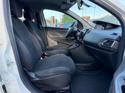 Lancia Ypsilon 1.2 69 CV 5 porte Platinum (13)