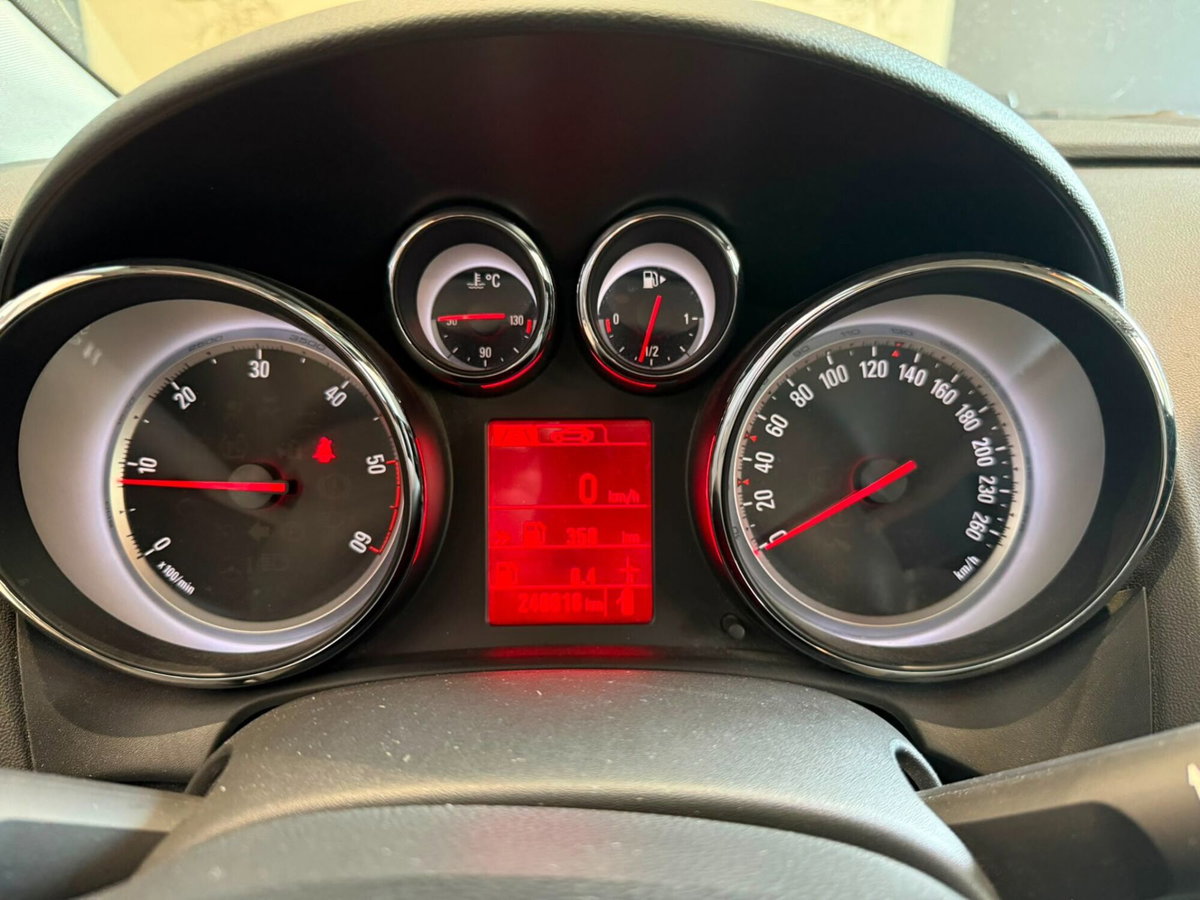 Opel Astra 1.7 CDTI 130CV 5 porte Cosmo (10)