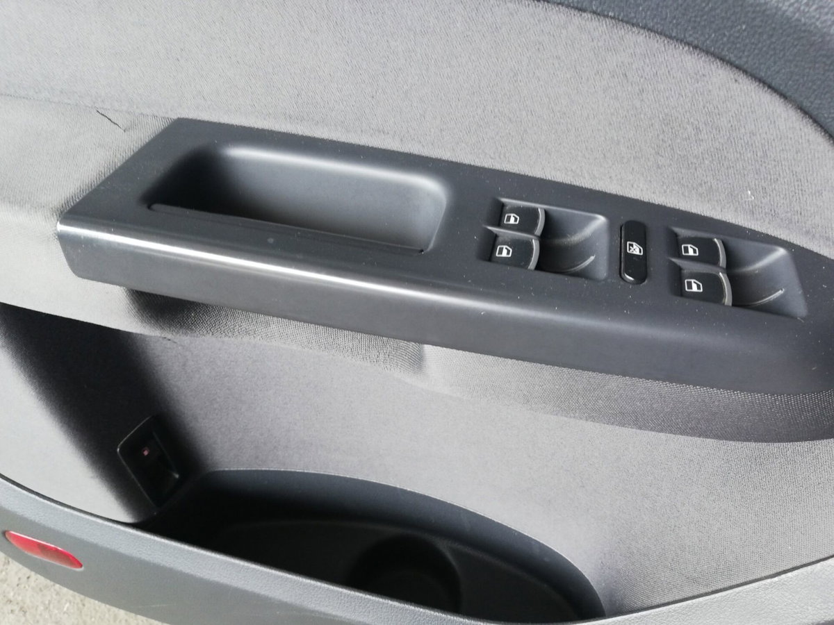 Volkswagen Touran 1.6 TDI Comfortline (13)