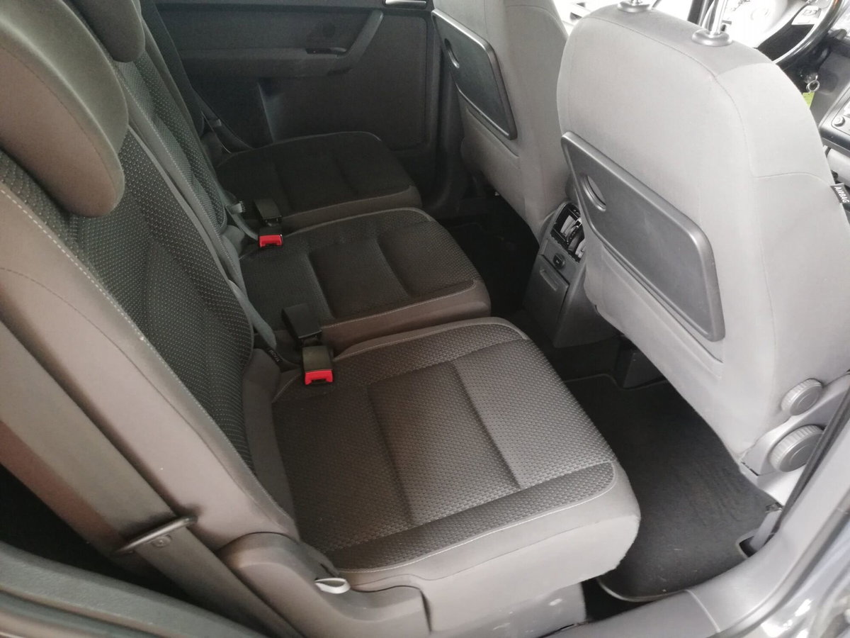 Volkswagen Touran 1.6 TDI Comfortline (9)