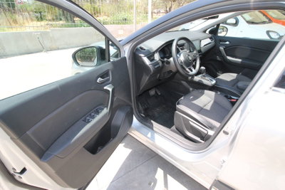 Renault Captur Full Hybrid E-Tech 145 CV Intens (16)