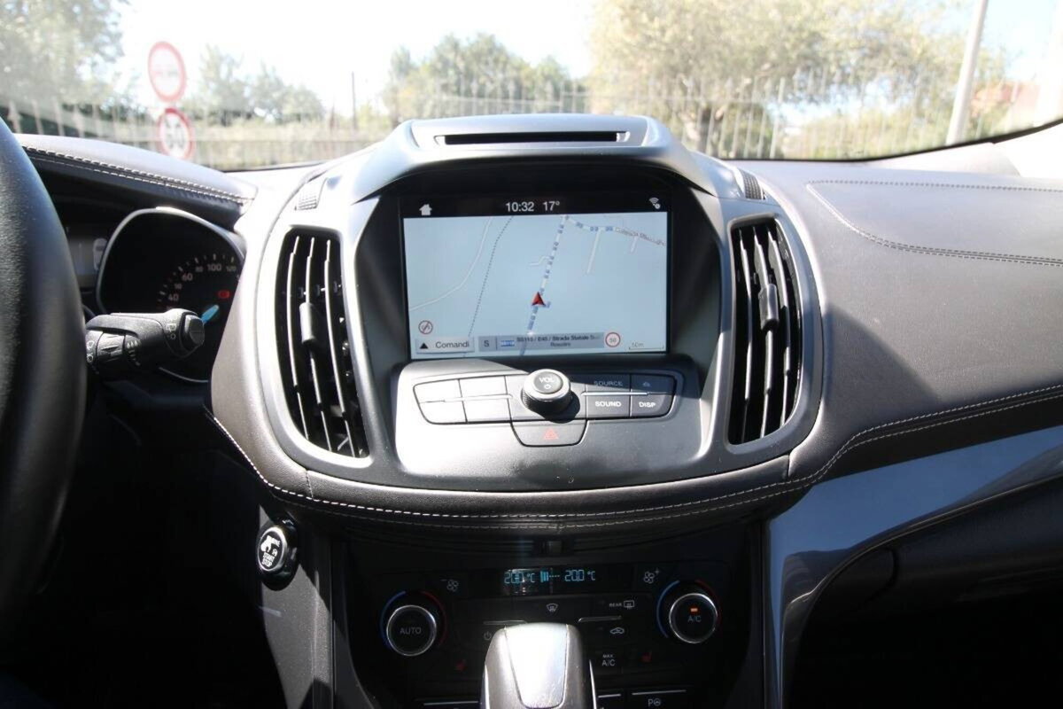 Ford Kuga 2.0 TDCI 150 CV S&S 4WD Powershift Vignale (13)