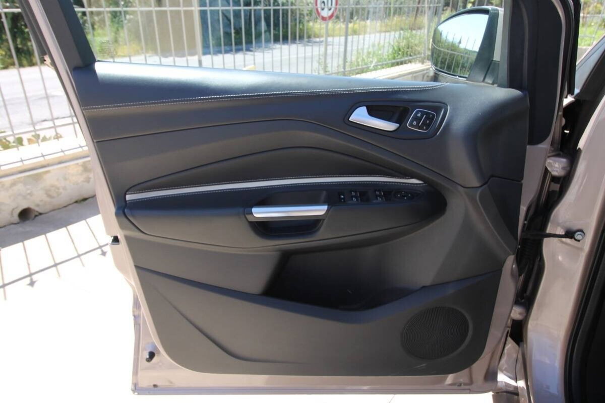 Ford Kuga 2.0 TDCI 150 CV S&S 4WD Powershift Vignale (15)