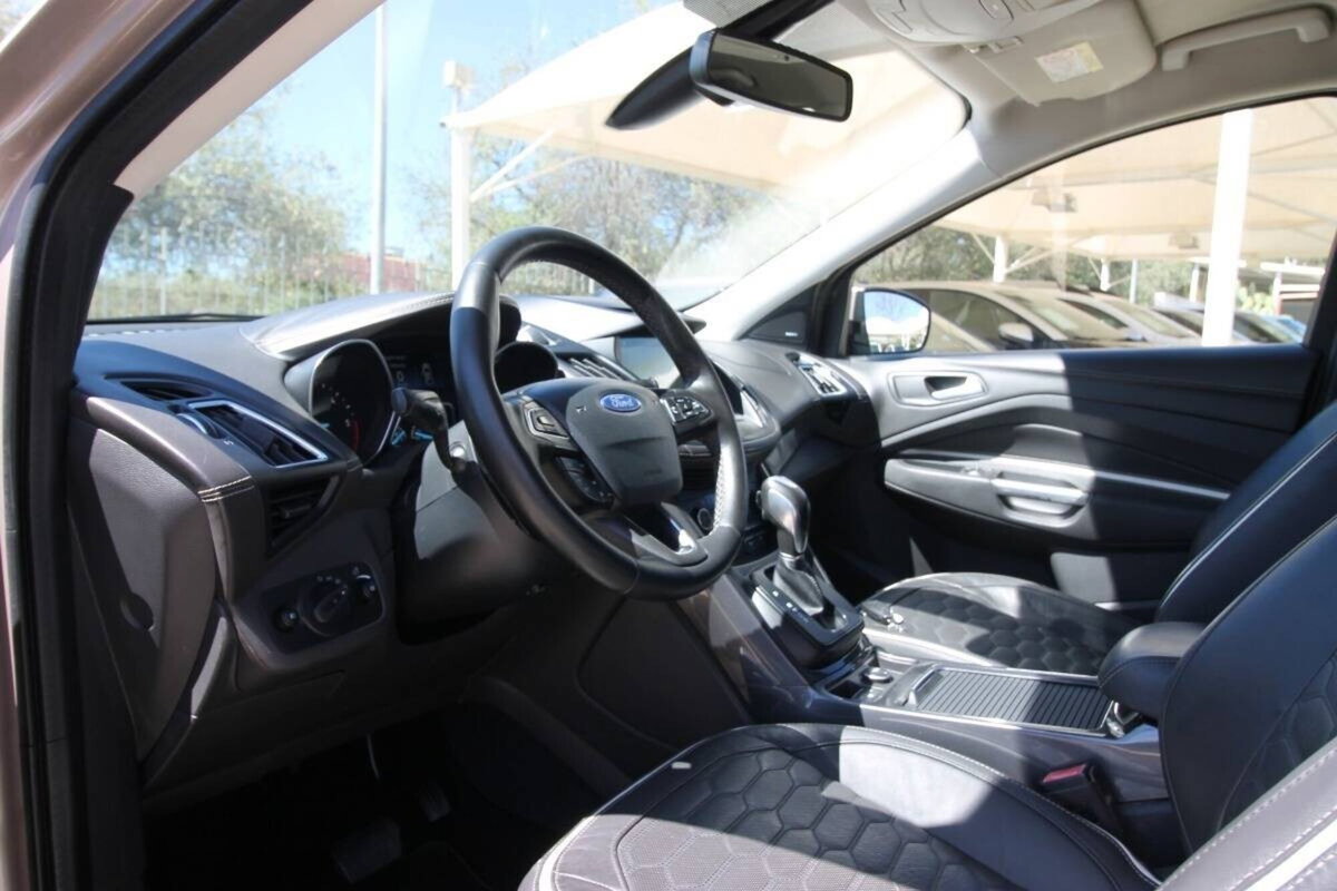 Ford Kuga 2.0 TDCI 150 CV S&S 4WD Powershift Vignale (17)