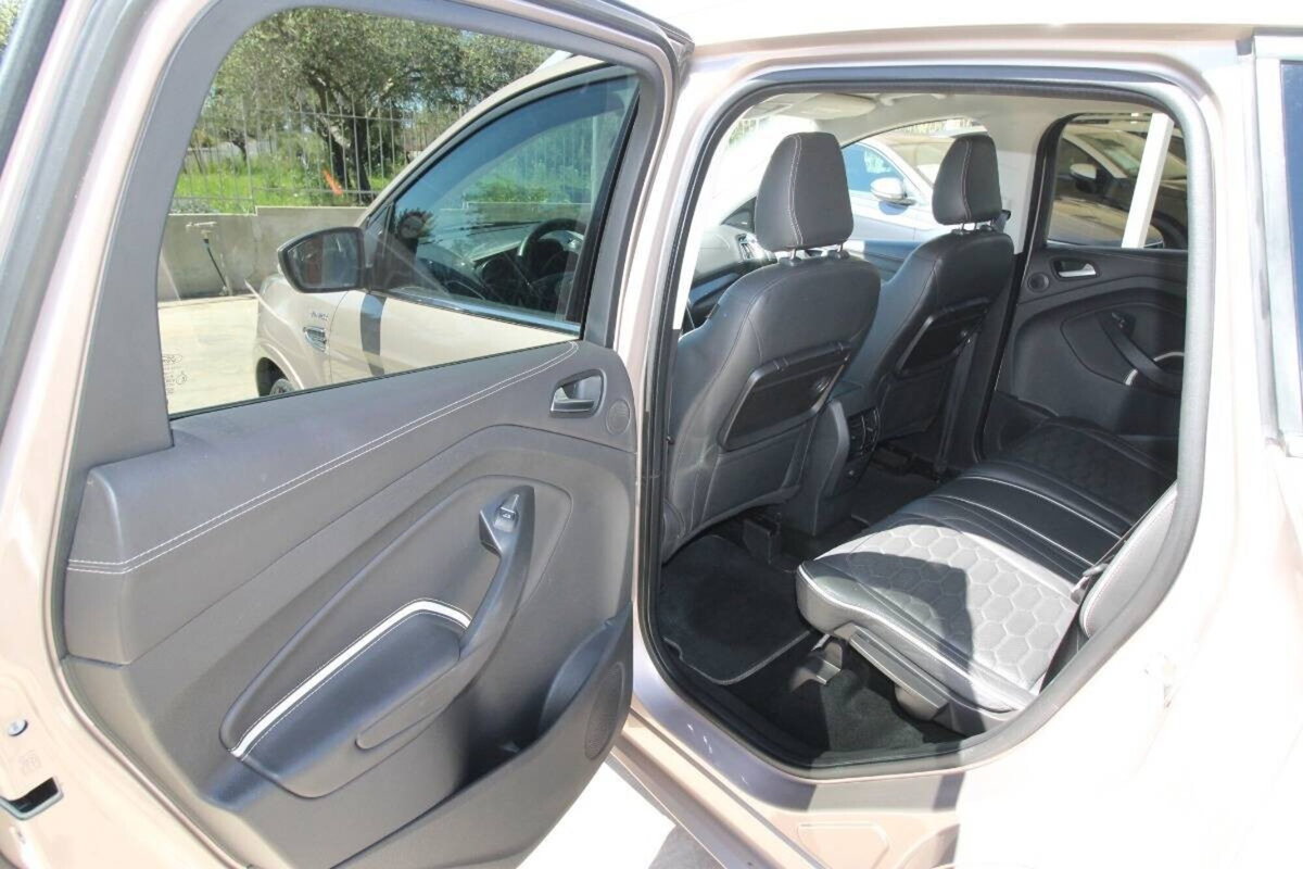 Ford Kuga 2.0 TDCI 150 CV S&S 4WD Powershift Vignale (20)