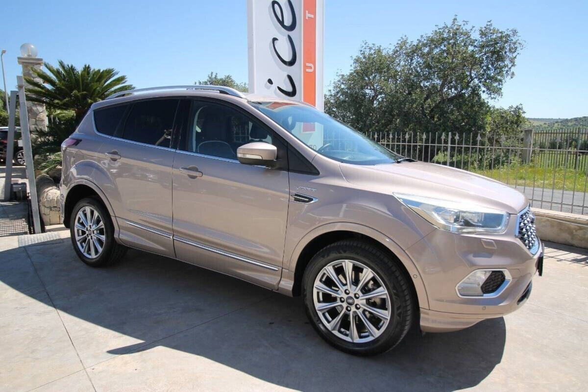 Ford Kuga 2.0 TDCI 150 CV S&S 4WD Powershift Vignale (7)