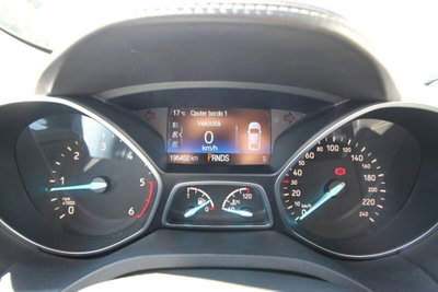 Ford Kuga 2.0 TDCI 150 CV S&S 4WD Powershift Vignale (9)