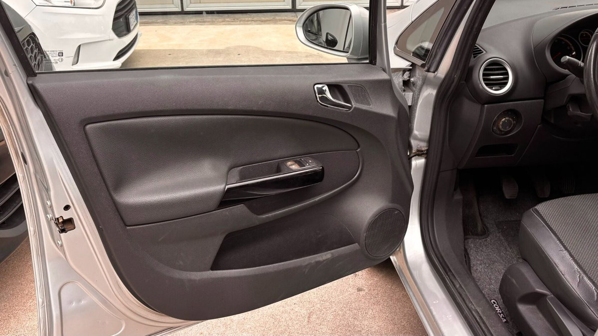 Opel Corsa 1.2i 16V cat 5 porte Enjoy (10)