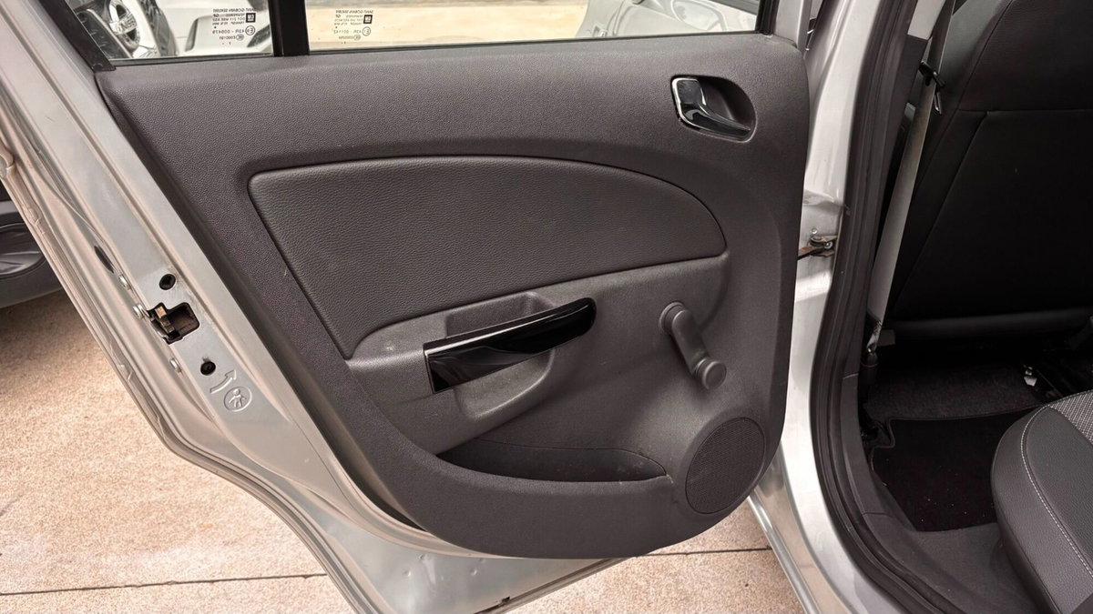 Opel Corsa 1.2i 16V cat 5 porte Enjoy (14)
