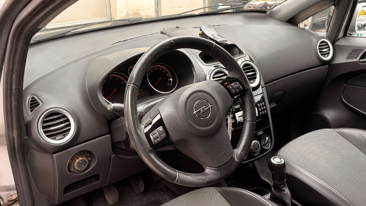 Opel Corsa 1.2i 16V cat 5 porte Enjoy (16)