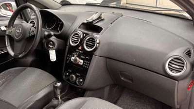 Opel Corsa 1.2i 16V cat 5 porte Enjoy (19)