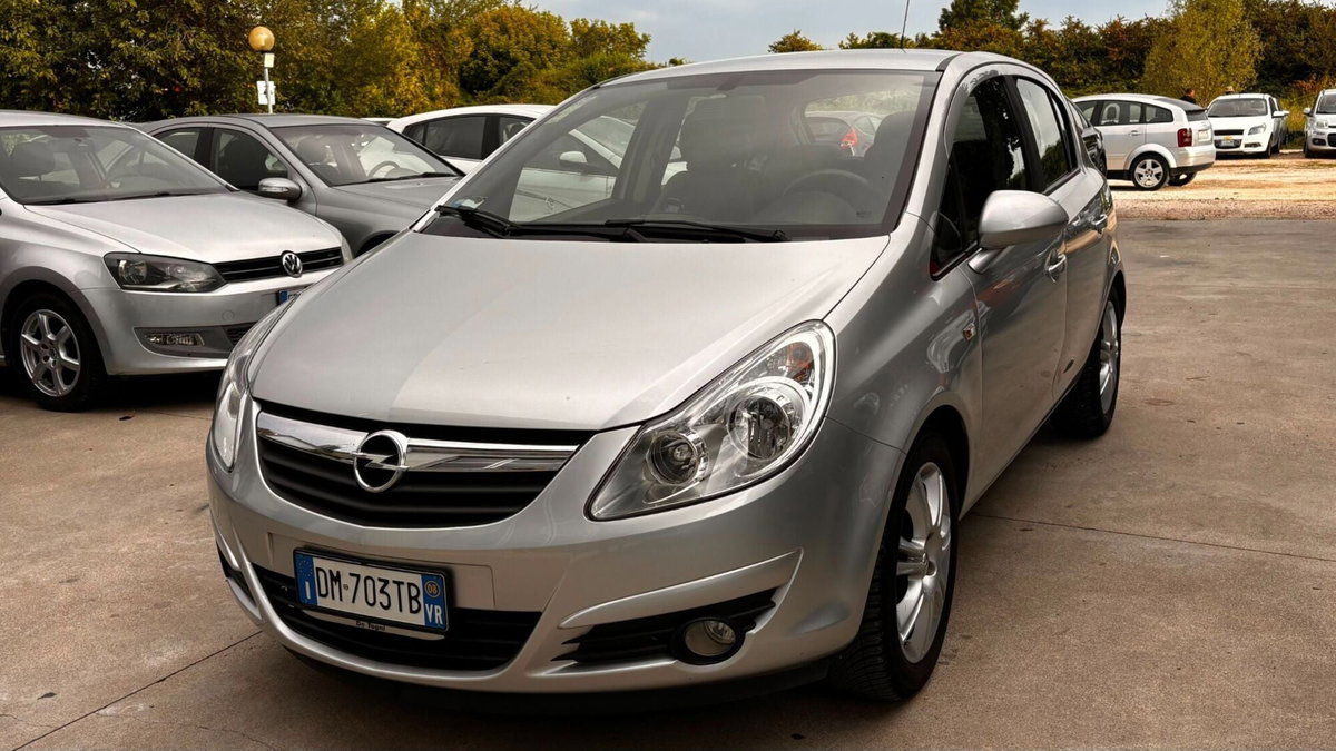 Opel Corsa 1.2i 16V cat 5 porte Enjoy (9)