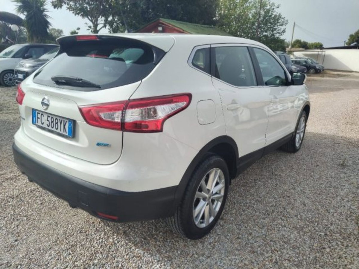 Nissan Qashqai 1.5 dCi N-Connecta (6)