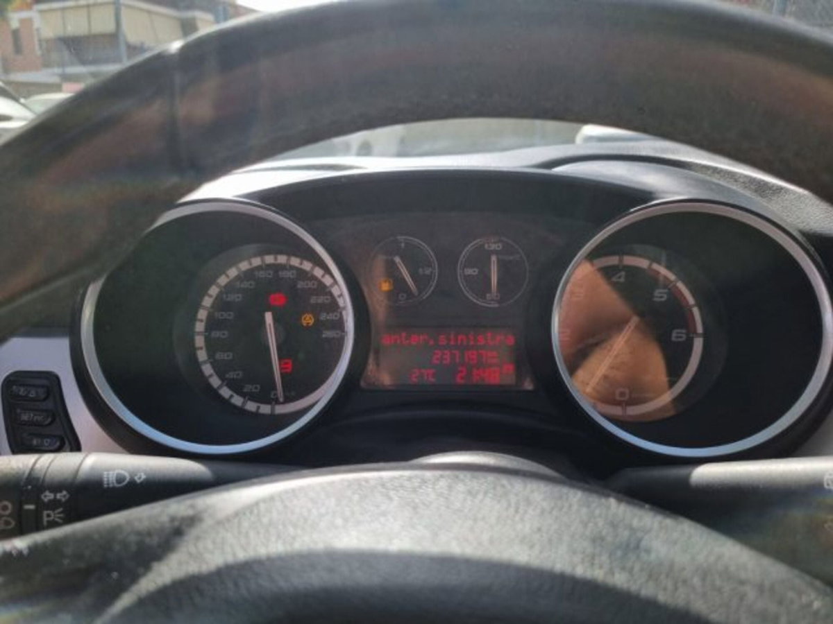 Alfa Romeo Giulietta 1.6 JTDm-2 Giulietta (13)