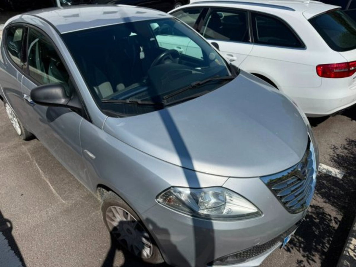 Lancia Ypsilon 1.2 69 CV 5 porte Gold