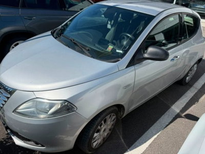 Lancia Ypsilon 1.2 69 CV 5 porte Gold (2)