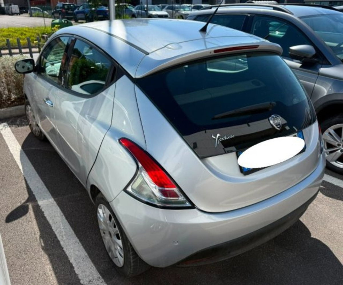 Lancia Ypsilon 1.2 69 CV 5 porte Gold (4)