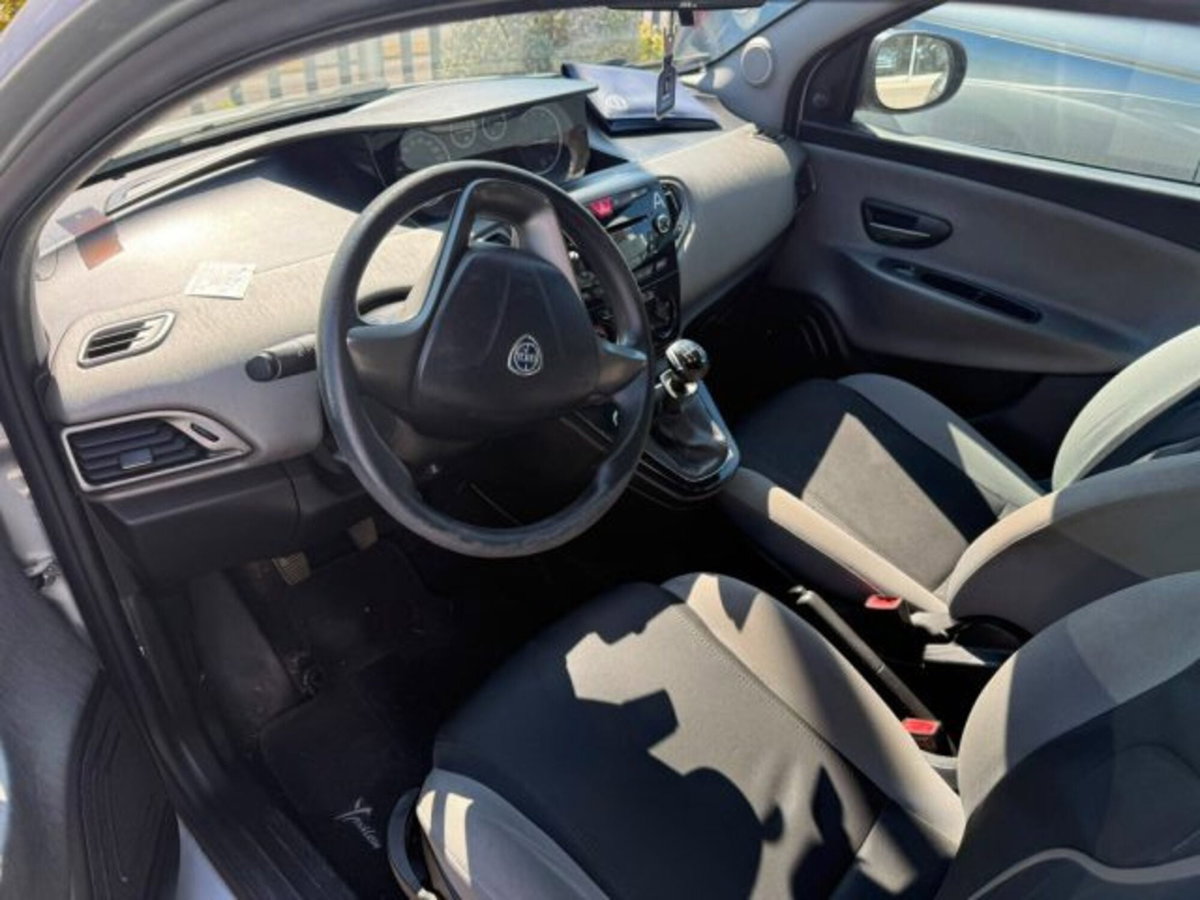 Lancia Ypsilon 1.2 69 CV 5 porte Gold (7)