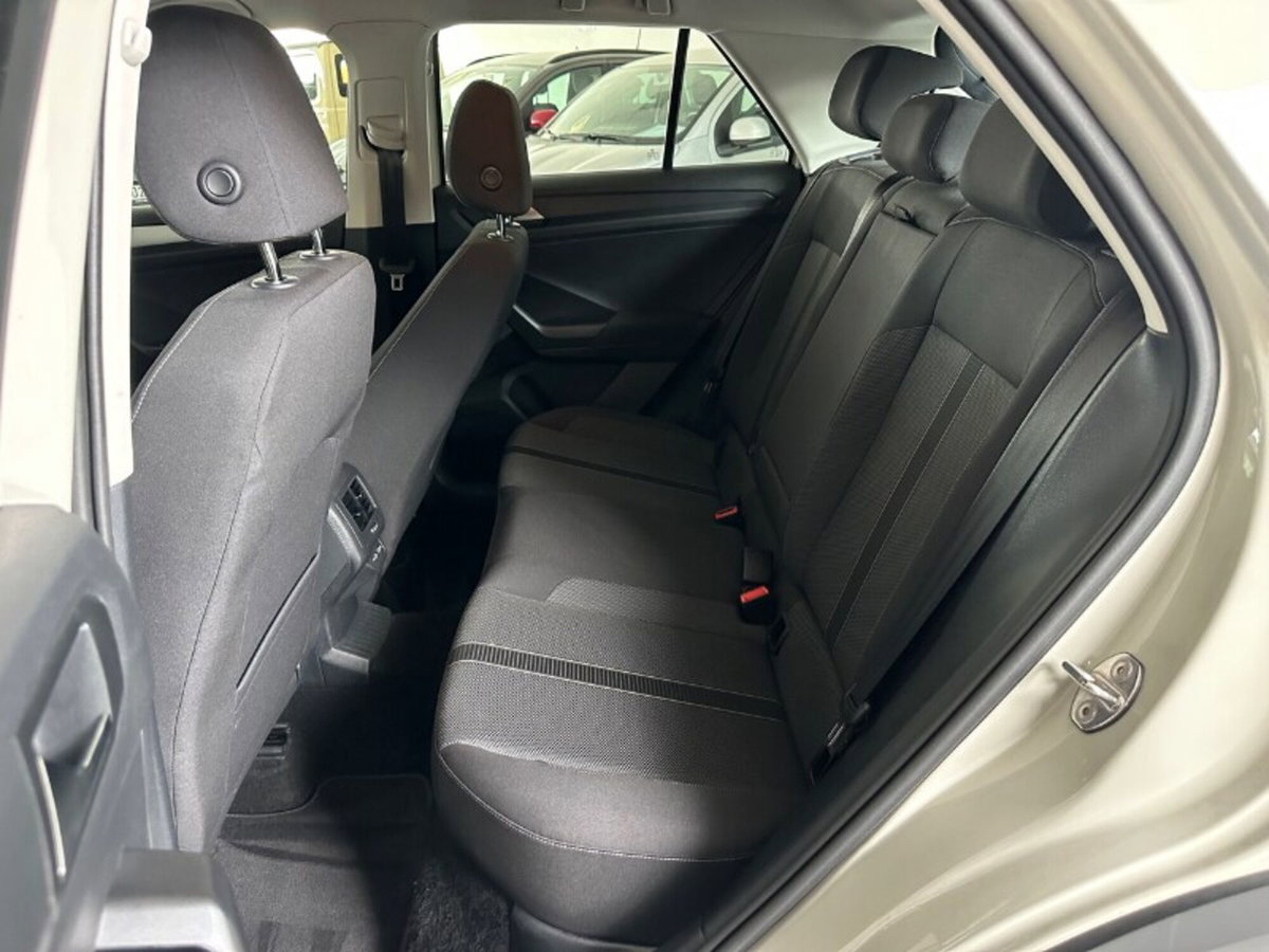 Volkswagen T-Roc 1.5 tsi Life dsg (14)