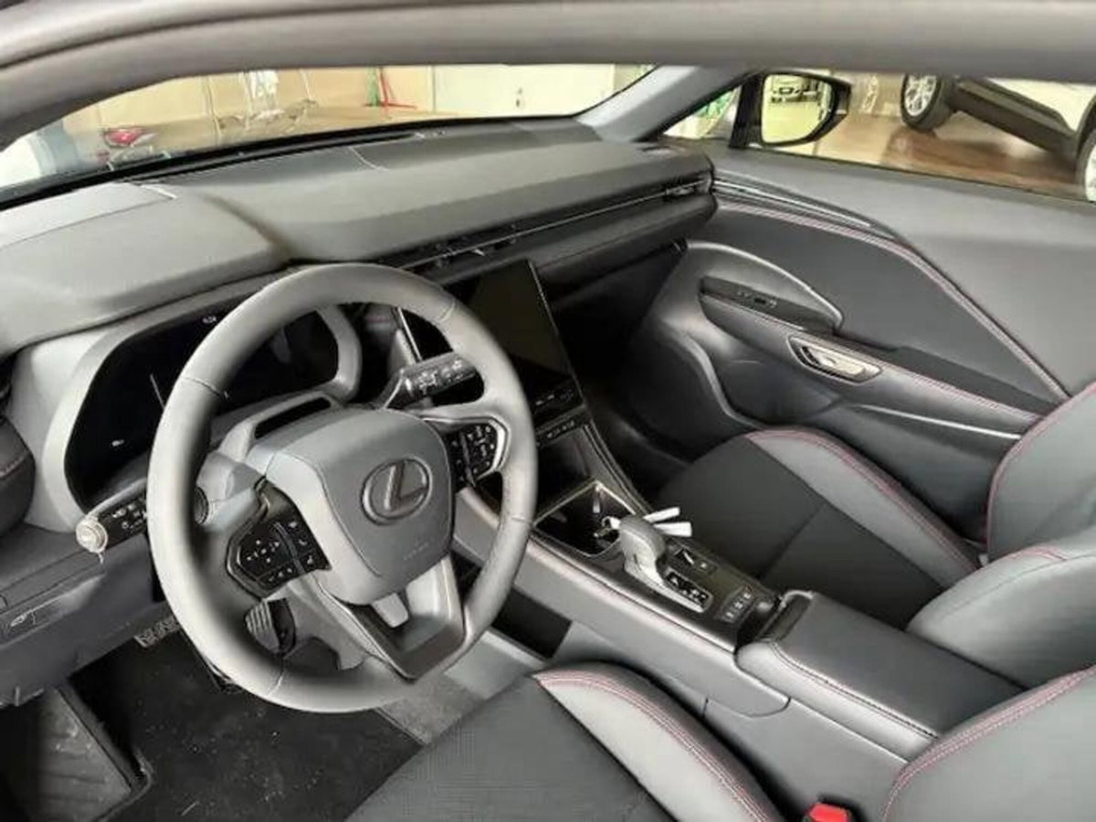 Lexus LBX 1.5 hybrid Elegant 2wd (7)