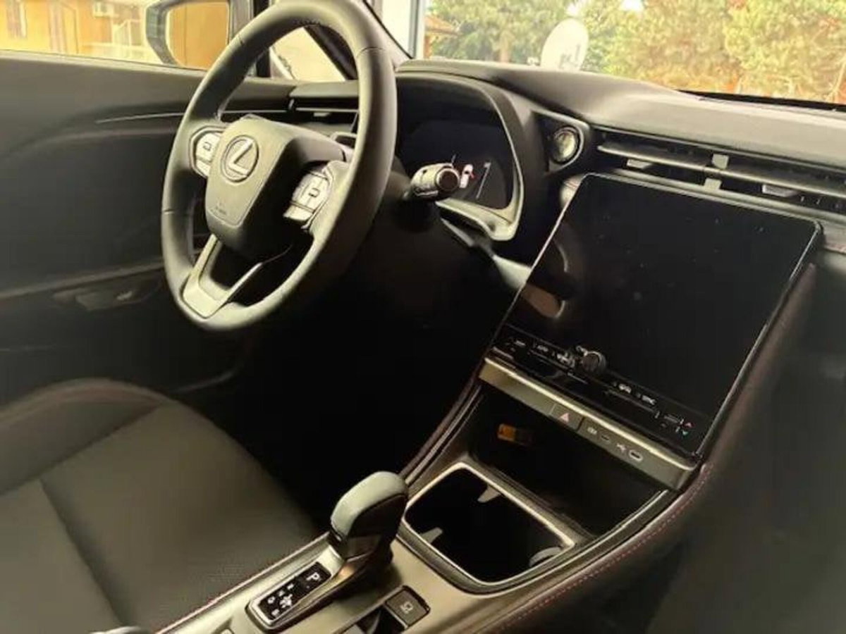 Lexus LBX 1.5 hybrid Elegant 2wd (8)