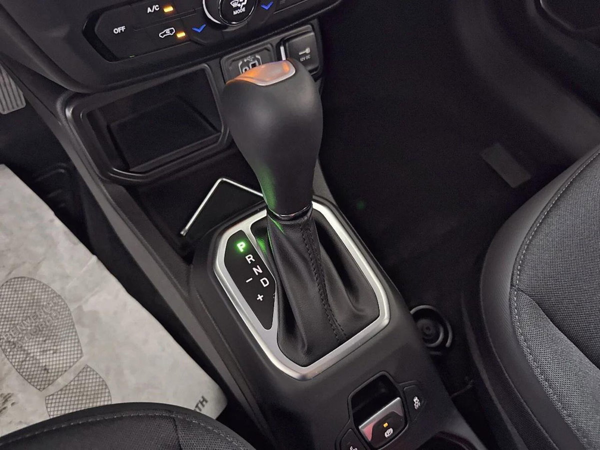 Jeep Renegade 1.5 turbo t4 mhev Renegade 2wd dct (12)