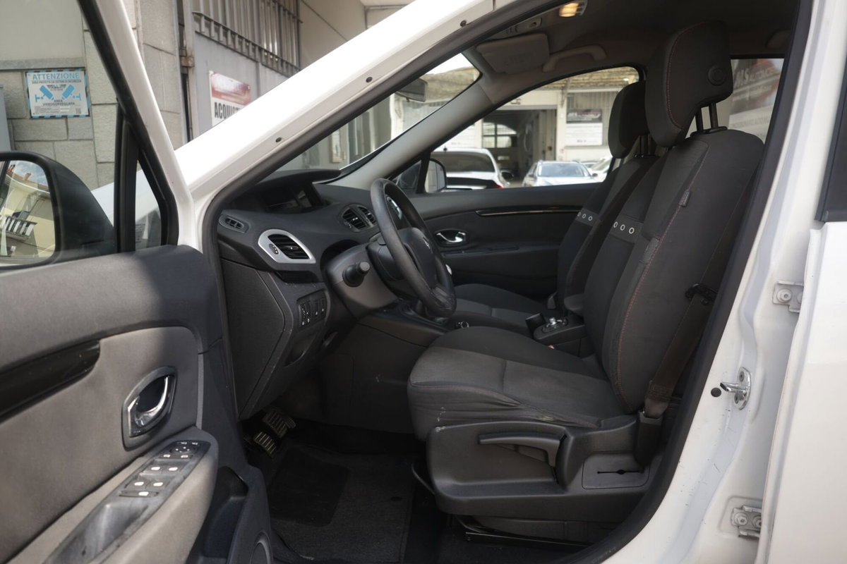Renault Grand Scénic 1.5 dci energy Business 110cv (18)