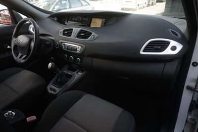 Renault Grand Scénic 1.5 dci energy Business 110cv (9)