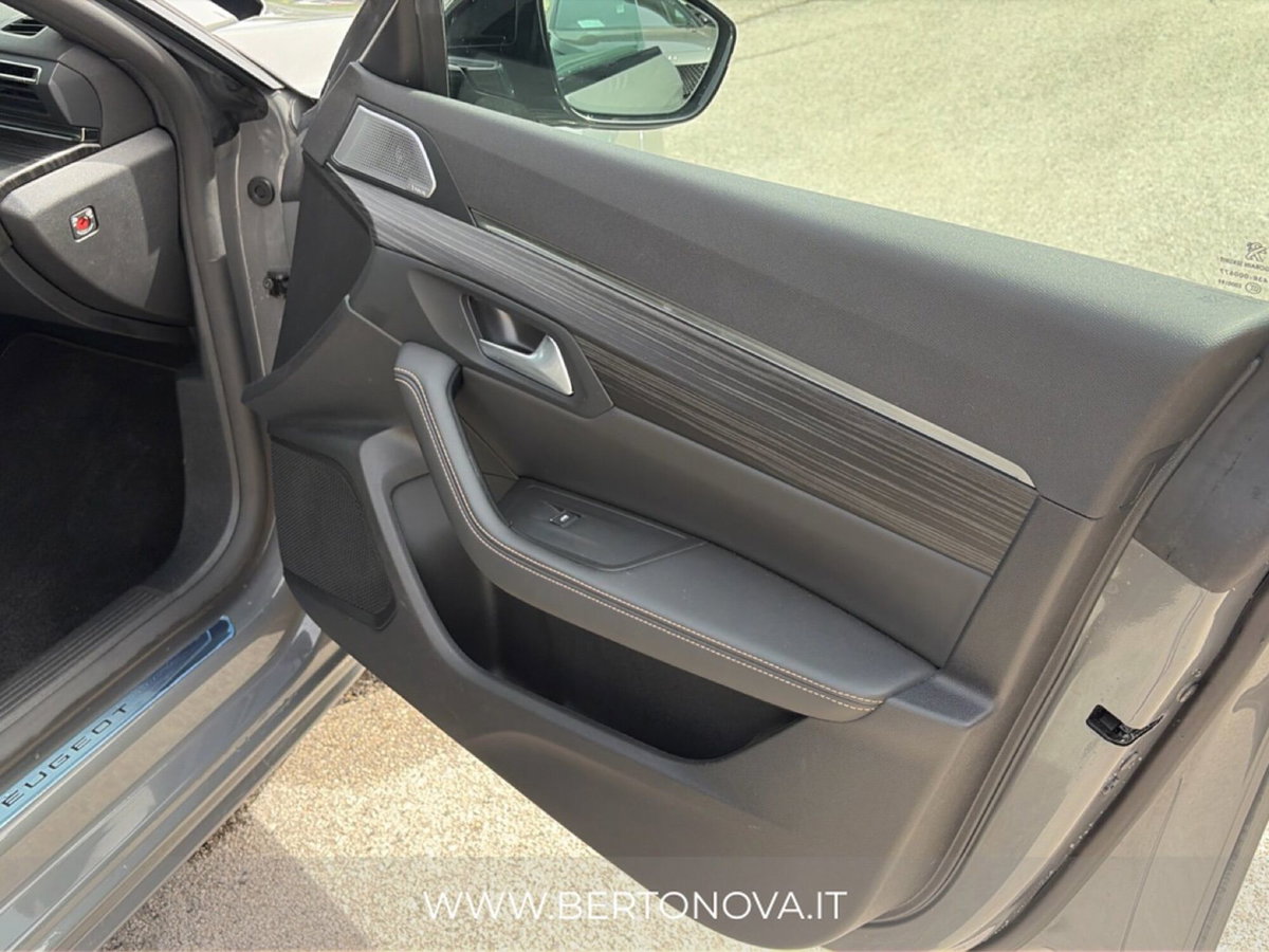 Peugeot 508 SW 1.6 phev GT 225cv e-eat8 (12)