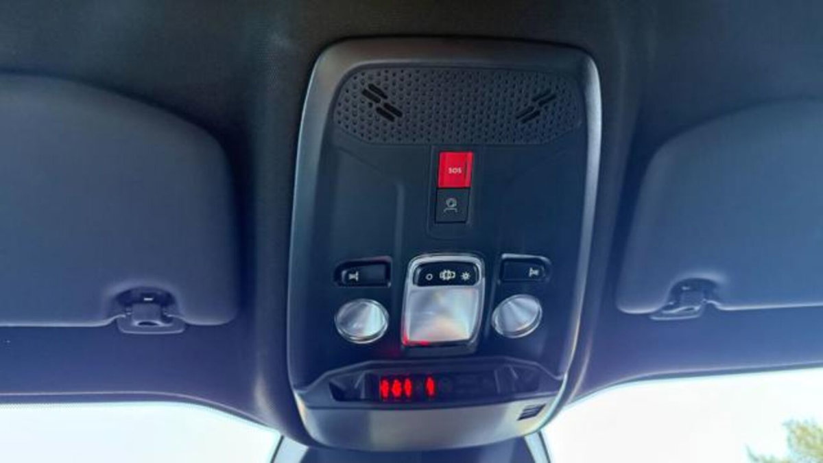 Peugeot 2008 1.2 hybrid Active 136cv e-dcs6 (12)