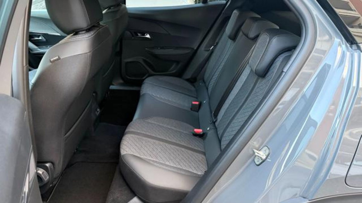 Peugeot 2008 1.2 hybrid Active 136cv e-dcs6 (15)