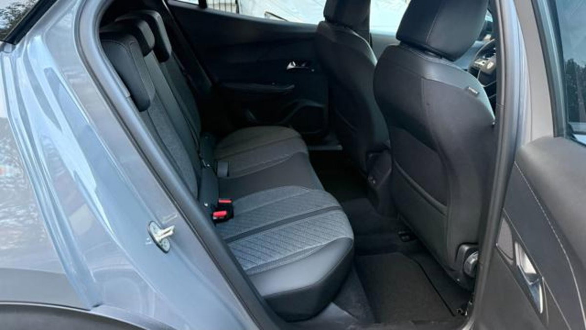 Peugeot 2008 1.2 hybrid Active 136cv e-dcs6 (16)