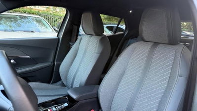 Peugeot 2008 1.2 hybrid Active 136cv e-dcs6 (19)