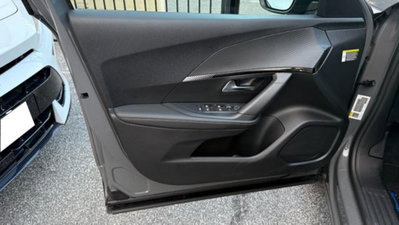 Peugeot 2008 1.2 hybrid Active 136cv e-dcs6 (20)
