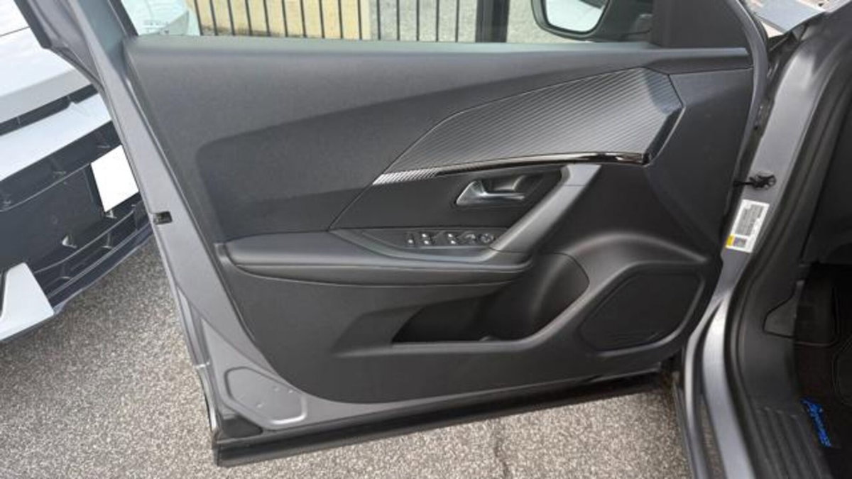 Peugeot 2008 1.2 hybrid Active 136cv e-dcs6 (19)