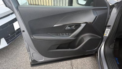 Peugeot 2008 1.2 hybrid Active 136cv e-dcs6 (19)