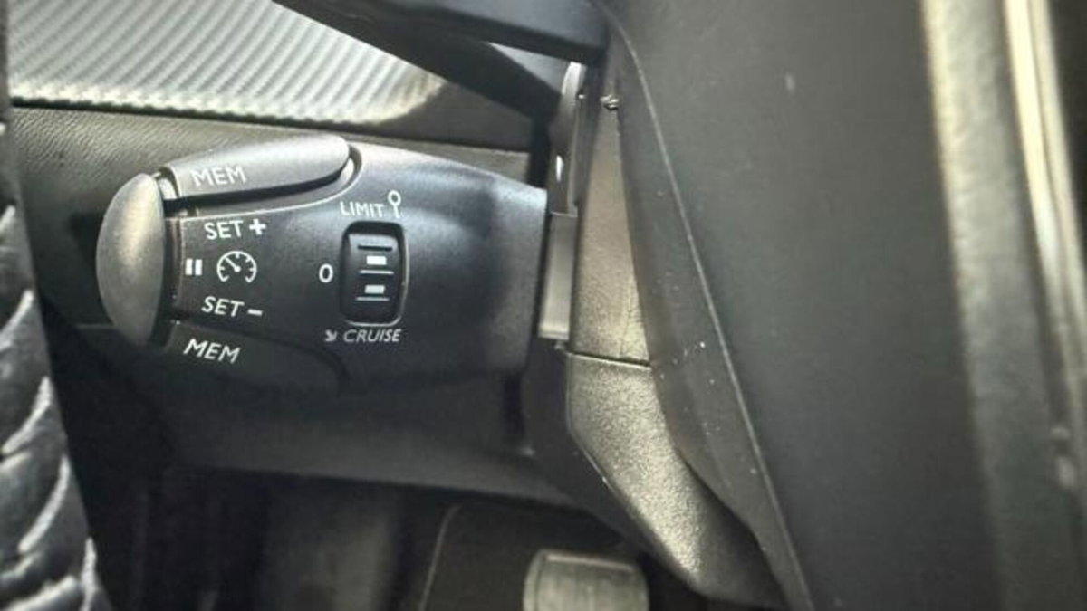Peugeot 2008 1.2 hybrid Active 136cv e-dcs6 (8)