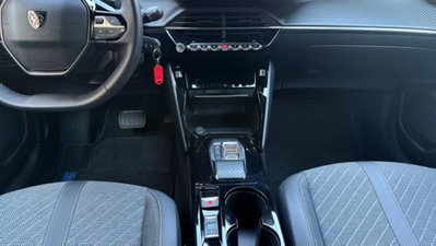 Peugeot 2008 1.2 hybrid Active 136cv e-dcs6 (11)