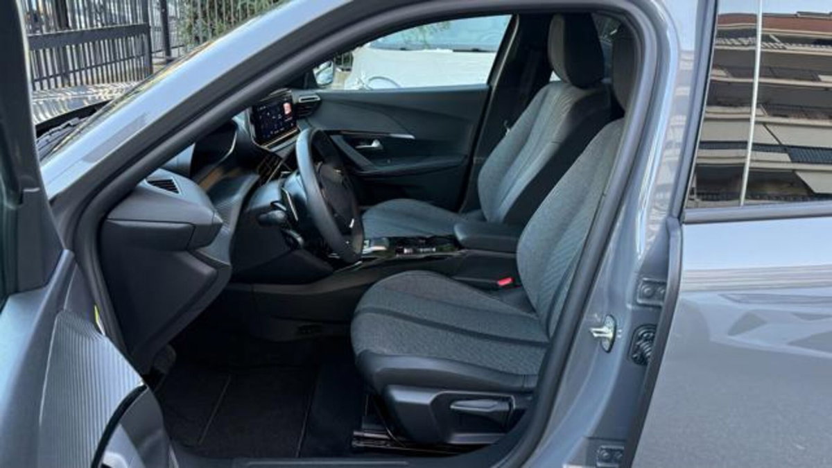 Peugeot 2008 1.2 hybrid Active 136cv e-dcs6 (13)