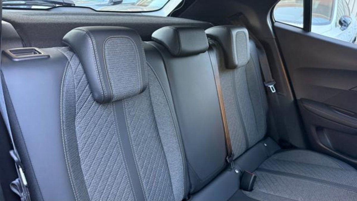 Peugeot 2008 1.2 hybrid Active 136cv e-dcs6 (17)