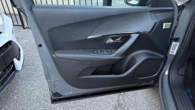 Peugeot 2008 1.2 hybrid Active 136cv e-dcs6 (19)