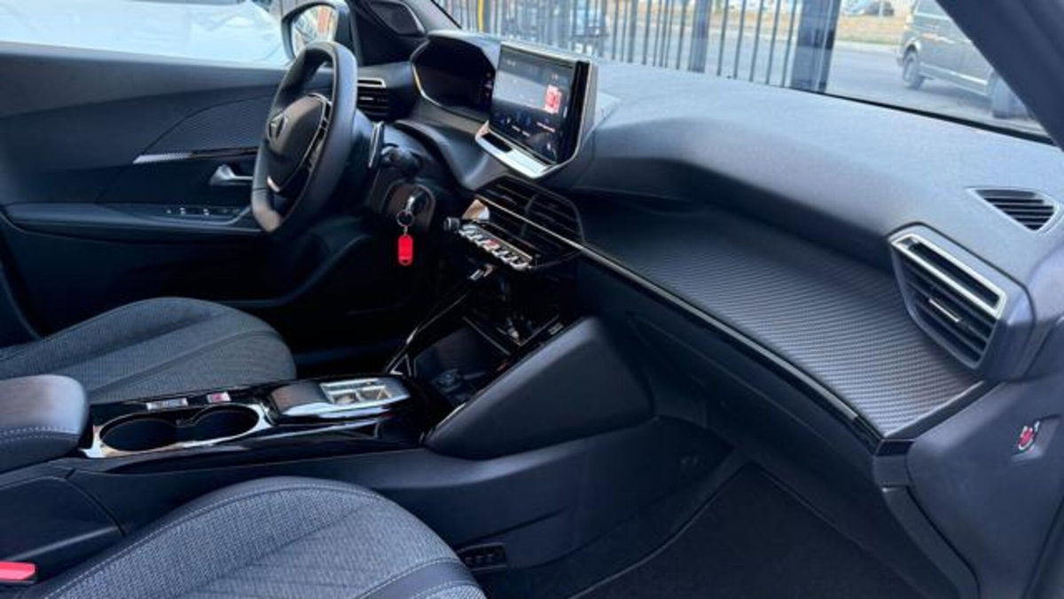 Peugeot 2008 1.2 hybrid Active 136cv e-dcs6 (20)
