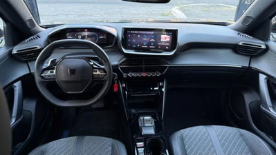Peugeot 2008 1.2 hybrid Active 136cv e-dcs6 (5)