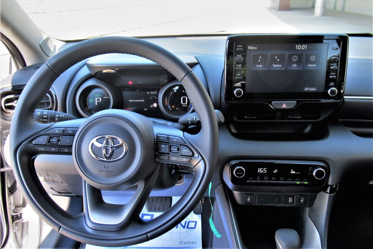 Toyota Yaris Cross 1.5h GR Sport Black Sky fwd 116cv e-cvt (10)