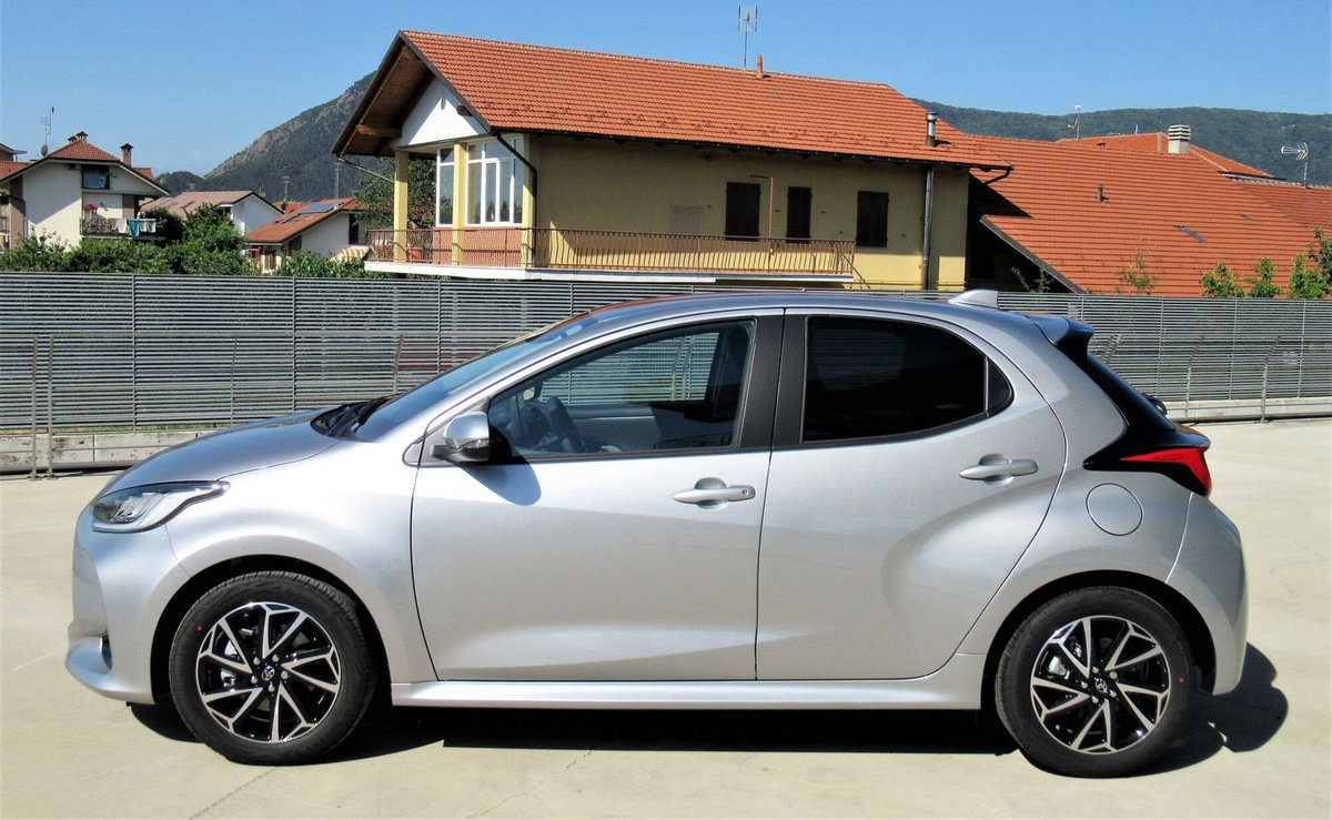 Toyota Yaris Cross 1.5h GR Sport Black Sky fwd 116cv e-cvt (5)